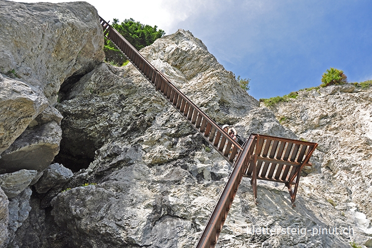 Eisentreppe auf den Servetsch Pinut